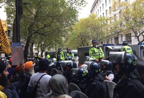 Riot squad and police on horses were used to pen in a crowd for over two hours.